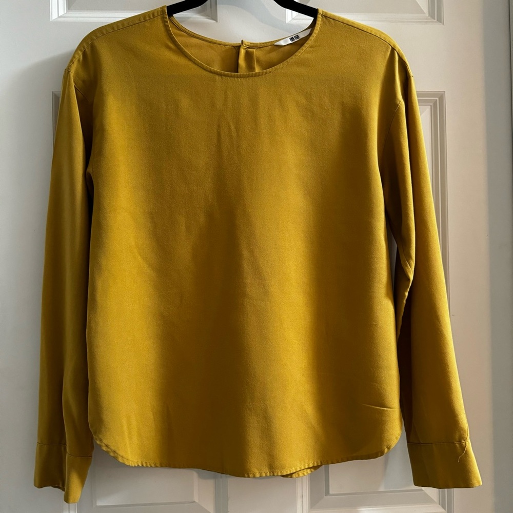 Uniqlo button back mustard yellow blouse women’s small